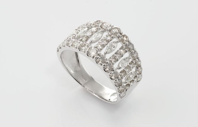 J005-4 ARC-EN-CIEL プラチナ ダイヤリング（計 2.0ct）【鑑別書付き ジュエリー プレゼント ギフト ファッション アクセサリー 贈り物 贈答 お祝い 記念日】