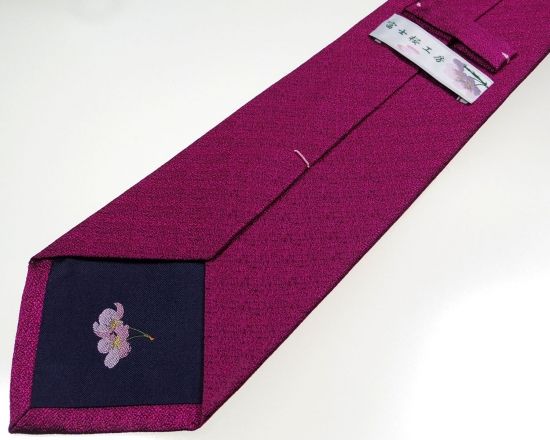 郡内織物「富士桜工房」シルクネクタイ『燻』梨地無地 つつじ色 FAA1049