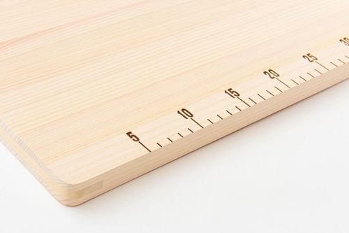 【FUCHI BITE】スケール付き木製まな板（ヒノキ）