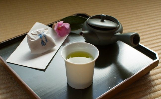 麦焼酎 「城井鎮房」1本 + 銘菓 「寒菊」2袋 セット《築上町》【株式会社　ついきプロヴァンス】 [ABAN001]