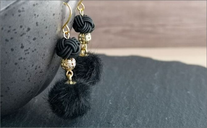 ＊黒＊　水引ピアス/玉結びとフェイクファーのピアス　AM00320