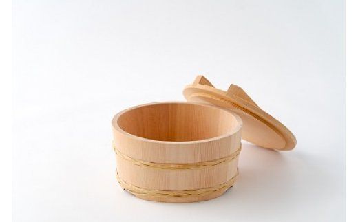 秋田杉 おひつ２合(竹タガ) 国産 職人手作り 高級 木製 飯櫃 飯びつ お鉢 寿司桶 木桶 天然木 日本製 職人 手作り ギフト プレゼント|odwa-00010