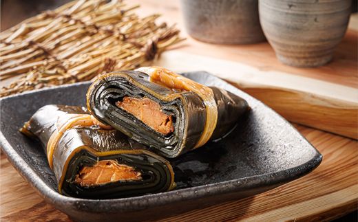 【定期便 6ヶ月連続】昆布で 鮭 を丁寧に巻いた 昆布巻き 1本×2袋 合計2本 | 昆布巻 国産 北海道産 サケ コンブ だし 海藻 だし昆布 こんぶ水 出汁 乾物 こんぶ ギフト 調理済み 一人暮らし セット おかず 北連物産 きたれん 常温 定期便 海鮮 魚介類 絶品 調理済み 北海道 釧路町 釧路超 特産品 121-1258-24-55