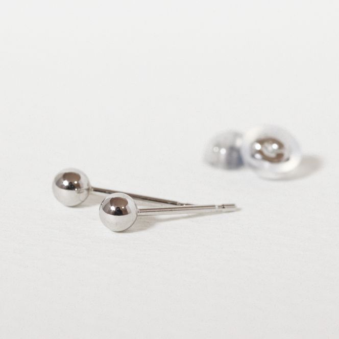 プラチナ　３ｍｍ　丸玉ピアス　BQ-26