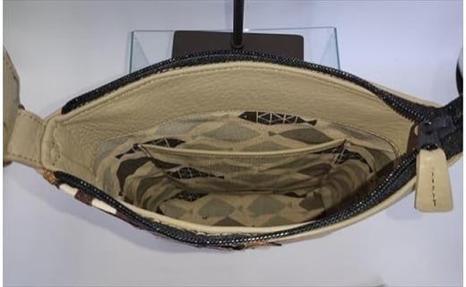 「鞄工房　香」リスのショルダーバッグ FAA3031