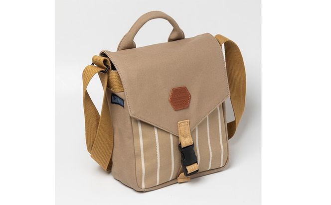 「琉球帆布」ツートンショルダーS / ライトブラウン＆ベージュ - 帆布 キャンバス生地 布 丈夫 バッグ 斜め掛け 肩掛け おしゃれ 男女兼用 琉球帆布 手仕事 伝統技術 沖縄県 八重瀬町【価格改定】