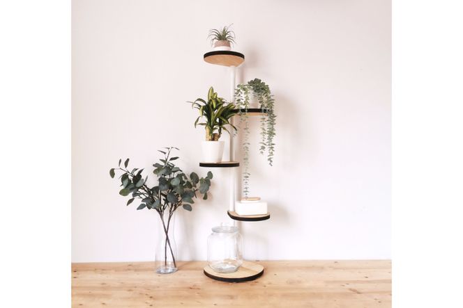 【角にも置ける】しずくのスタンドシェルフ 4段タイプ ホワイト (天然木/完成品) [新星金属製作所 大阪府 守口市 20940949] インテリア 家具 花台 飾り棚 回転型シェルフ 雑貨 スタンド 棚 収納