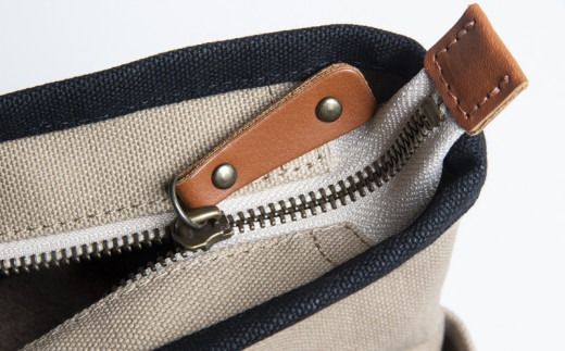 「琉球帆布」クラフトマンバッグ（ライトブラウン） - 実用性 帆布 トート キャンバス生地 丈夫 ベーシック おしゃれ ファッション お出かけ かばん 鞄 手仕事 手づくり ハンドメイド 琉球帆布 伝統技術 沖縄県 八重瀬町【価格改定】