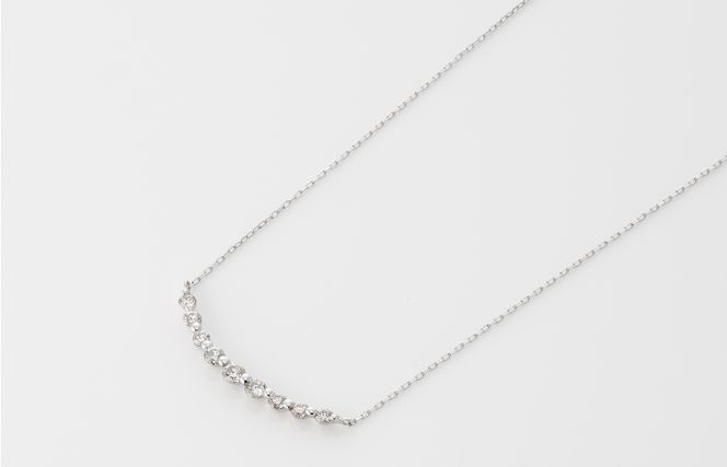 J009-4 アルカンシェル K18WG ダイヤペンダント（計 0.2ct）【鑑別書付き ジュエリー プレゼント ギフト ファッション アクセサリー 贈り物 贈答 お祝い 記念日】