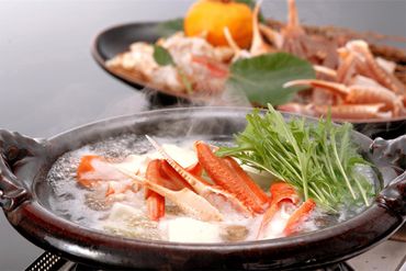 【かに鍋セット自家製だし付き】超特大5Lサイズ使用で圧巻の食べ応え/北畿水産 HK00130