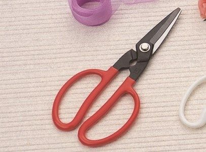 女性や年配の方もらくらく、小型軽量刈込鋏「ミニロン」（No.0105）と万能鋏のセット