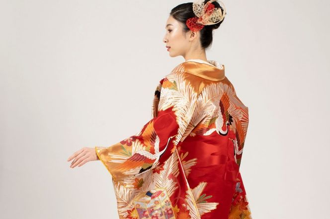 京丹後の絹糸ミサンガとチャームのセット【全ての子どもたちに教育の機会を!!】 京丹後の絹糸を使ってカンボジアの女性達が作ったミサンガとチャームのセット　EG00005