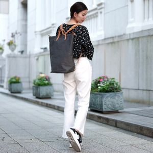 豊岡鞄　リュック　（グレー）TUTUMU books　(S2100　24-153）