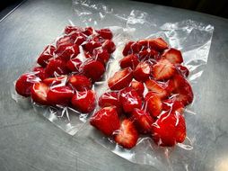 オーガニック冷凍あまおう 1kg (500g×2パック)【伊世いちご畑】_HA1315