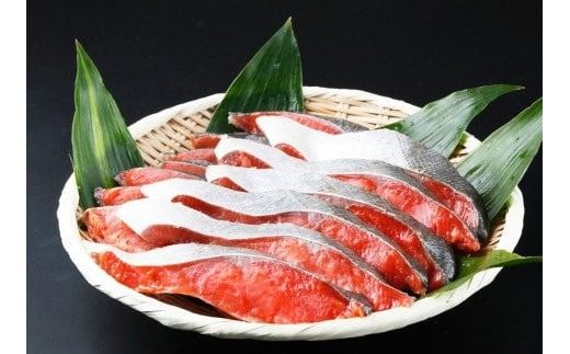  【天然鮭使用】大ボリューム！こだわり仕込の天然紅サケ切身 約1kg / 鮭 サケ 切り身 冷凍 おかず 人気 【uot715C】