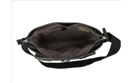 パトリック A4サイズ対応縦型ショルダーバッグ（No.4995-01)ブラック