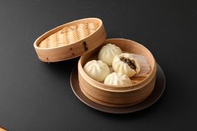 むなかた牛 ジューシー 牛まん 10個セット【すすき牧場】_HA0625