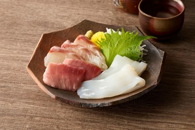 晩酌に便利！魚屋オススメお任せ刺身3種盛り合わせ（2～3切れ×3種×3パック）　TB00032