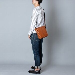 豊岡鞄　皮革縦型フラップSD（ブラウン）