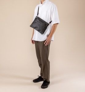 豊岡鞄TOTTEシュリンクサコッシュMBC018ブラック