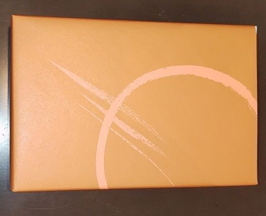 明治40年創業の老舖栗菓子店 松月堂 黒糖風味のかすてらに渋皮付きの甘露煮栗を入れ焼きあげた「しぶかわ栗かすてら」 F4N-0178