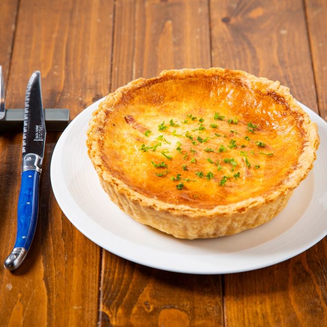 酪恵舎チーズとベーコンの自家製キッシュ