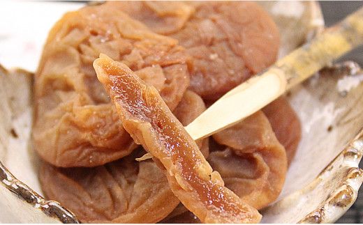 家庭用】種抜き干し梅 300g / うめ ウメ 紀州南高梅 和歌山 家庭用】種抜き干し梅 300g / うめ ウメ 紀州南高梅 和歌山