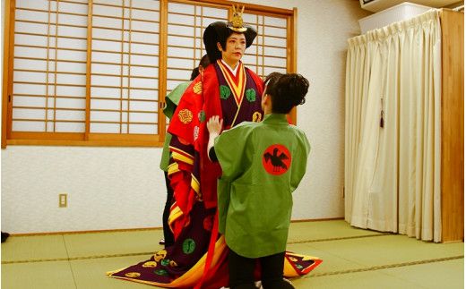 【新宮市ふるさと納税】世界遺産　熊野速玉大社正式参拝と平安衣装(十二単)着付け記念写真のセットプラン（萩原きもの総合学院）/着物 神社 新宮 和歌山 着付け 女性衣装 レンタル【hgh002A】