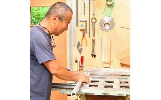 ＼手作り／ ポストカード・名刺たて (青色)　１個    /木製 名刺 ポストカード 手作り 木工 木工品 ウッド ひのき マツ【twn023-blue】