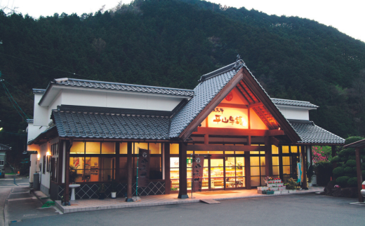 【神戸牛 ローストビーフ用 もも ブロック（500g）真空包装 冷蔵 産地直送】牛肉 ふるさと納税 兵庫県 但馬 神戸 香美町 美方 小代 平山牛舗 32000円 61-11