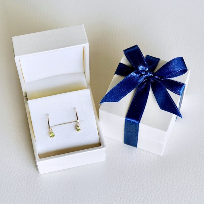 【ジュエリー】K10 イエローゴールド  ペリドット 揺れる ピアス 保証書付 SR-2223　 242-001-c