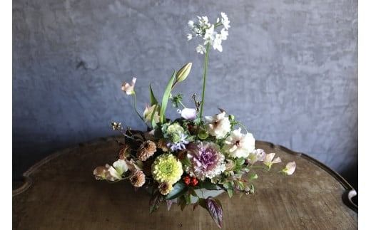 ■お正月限定■ [ お任せ ] 華やかフラワーアレンジメント　生花 フラワーアレンジメント 年内配送 正月 新年 迎春 植物 室内 屋内 玄関 床の間 インテリア ※2025年12月下旬に順次発送予定 ※12月31日までにお届け