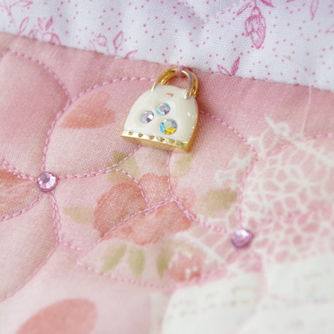 おやゆび姫の妖精ワンピース　タペストリー【手作り ハンドメイド 手芸】（CF105）