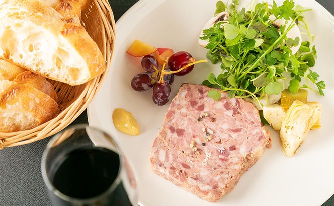 サラミ 4種 セット ゴシック シャルキュトリー ソーセージ ウィンナー ウインナー 燻製 詰め合わせ ギフト 贈答 贈答品 肉 お肉 豚肉 豚 ポーク 熟成肉 加工食品 加工品 白カビ つまみ おつまみ 酒のつまみ 冷蔵 冷蔵配送 愛知 愛知県 日進市