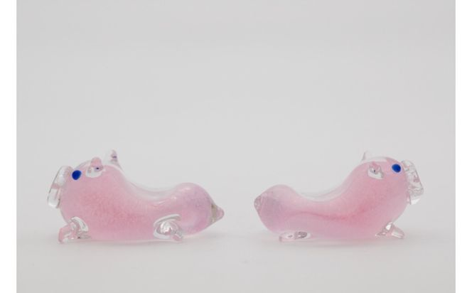 【RYUKYU GLASS WORKS 海風】ミニブタ箸置き（ピンク・１つ） ☆ 沖縄 読谷村 カワイイ 色違い有 贈り物に お家使い お客様用 子豚ちゃん キュート 琉球ガラス まぁるい 風水 人気商品 地場産品 手作り 職人技 ミニブタ お揃いで プレゼントに