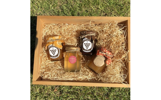 桃山ぶどう園の手作りくだものジャム4種（巨峰、シャインマスカット、りんごジュレとお楽しみ1種）　※北海道・沖縄・離島への配送不可　※2025年9月中旬頃より順次発送予定