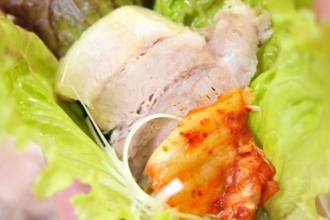 【三代目！肉工房 松本秋義】まっ白煮豚400g×1 [吉田ハム工場 静岡県 吉田町 22424667] 煮豚 松本秋義 冷凍 食品 豚肉 豚バラ肉 チャーシュー ブロック 焼き豚 肉 角煮 豚角煮 保存料 おつまみ おかず つまみ