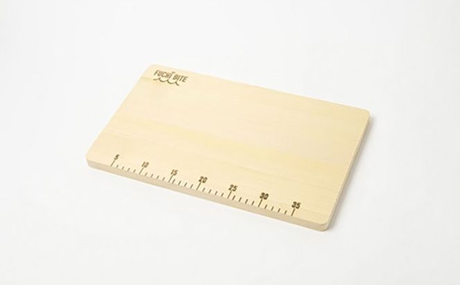【FUCHI BITE】 スケール付き 木製まな板（青森ヒバ） 木製 青森ひば 青森ヒバ 木工品 卓上 国産 キッチン用品 キッチングッズ 調理器具 日用品 日用雑貨 アウトドア キャンプ カットボード カッティングボード