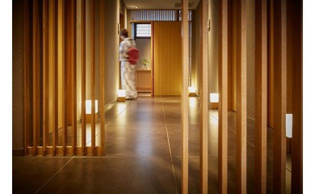 【4等級以上】【近江牛　毛利志満】近江牛　すき焼き・しゃぶしゃぶ用スライス【600ｇ】【S023W】