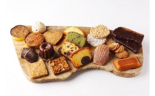 【川崎市にあるケーキ屋パティスリーノコノコ】シェフ自慢の焼き菓子32個