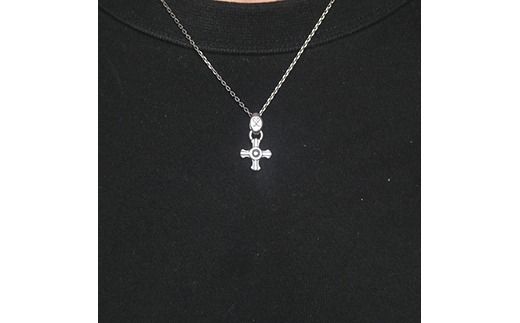 Simple cross pendant