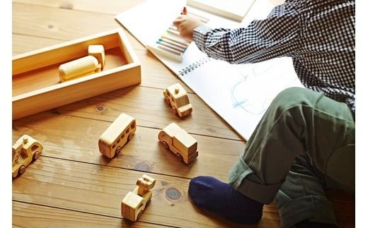 木のおもちゃ はたらく自動車 セット 木製 木 おもちゃ 車 ミニカー 知育玩具 赤ちゃん ベビー 男の子 女の子 ギフト プレゼント 贈り物 贈答 お祝い 出産祝い 誕生日祝い 日本製 手作り てづくり のし 熨斗 受注生産品 名入れ可能 山のくじら舎  ヒノキ 2歳  6種類 タイヤ 木箱 片づけ 習慣 ラッピング 世界 一つ 御祝 ブーブー サクラ スギ 高知県 安芸市