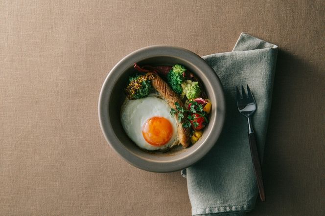 PETARI Shallow Pot 18cm Mud Stone（グレー）G.M.P 【 グッドデザイン賞受賞 陶器製 万能調理土鍋 鍋 土鍋 平鍋 浅鍋 電子レンジ可 キッチン雑貨 新生活 ギフト プレゼント 三重県 四日市市】 -[G631-2]