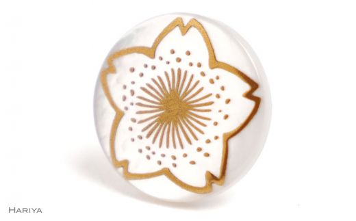 桜蒔絵 白蝶貝ピンブローチ 桐箱付き 蒔絵 漆 白蝶貝 桜 ハンドメイド ピンブローチ アクセサリー ギフト 伝統工芸 工芸品 国産 日本製 復興 震災 コロナ 能登半島地震復興支援 北陸新幹線 F6P-1700