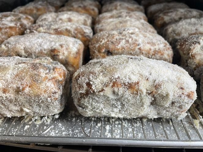 159-2025-05　[期間限定] Lee`s Bread シュトレン、キャラメルフルーツケーキ Xmasギフトボックス〈出荷時期：2025年12月4日出荷開始～2025年12月18日出荷終了〉【 神奈川県 大磯町 】