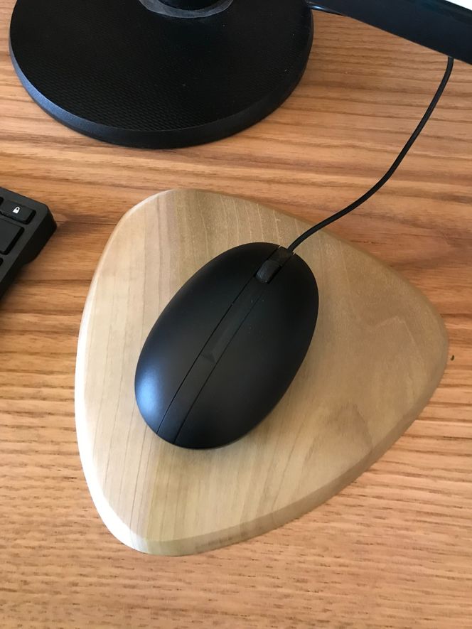 マウスパッド　トライアングル（ホウの木）｜マウスパッド 木製品 パソコン 木材 デスク ホウの木 お祝い ギフト 伊那市 山林 長野県 信州【013-67】