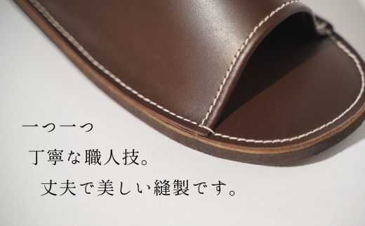 靴職人手作りの本革「スリッパ」 ホワイト×ダークブラウン （Ｌ・２Ｌ） ルームシューズ 部屋履き 雑貨 日用品 革 本革 高級 ギフト プレゼント 贈答 白 茶 災害 H066-090