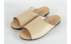 Made in Japanの高品質　ルームシューズの理想形。天然素材、静音性、高反発クッションで足にやさしい、 コルクでむれにくい、来客時も合成皮革とシンプルカラーのデザインで、さりげないセンスを！ 「バークオブケイ」コルクルームシューズ（ＬＬ・28.0cm・ベージュ）-[A125-10]