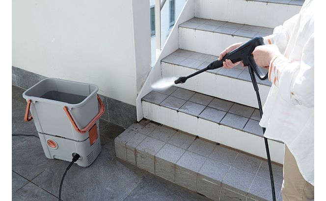 タンク式高圧洗浄機 SBT-751 サンドベージュ 高圧洗浄機 コンパクト 家庭用 タンク式 洗車 アイリスオーヤマ 10MPa アタッチメント付き 節水 掃除 ガン ベランダ 温水 洗剤対応 黄砂 花粉 外壁 ランス ホース ノズル