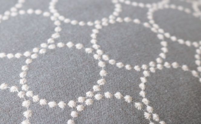 クッション おしゃれ タンバリン グレー(ピンクベージュ) 正方形 約 45 × 45cm ミナペルホネン dop tambourine 生地 刺繍 ソファ 家具 インテリア 秋山木工 秋山木工株式会社 静岡県 藤枝市